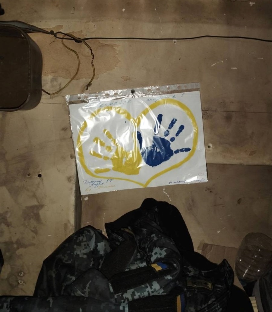 На фото: листівка, яку племінниця Мілана подарувала Андрію Кузьменку