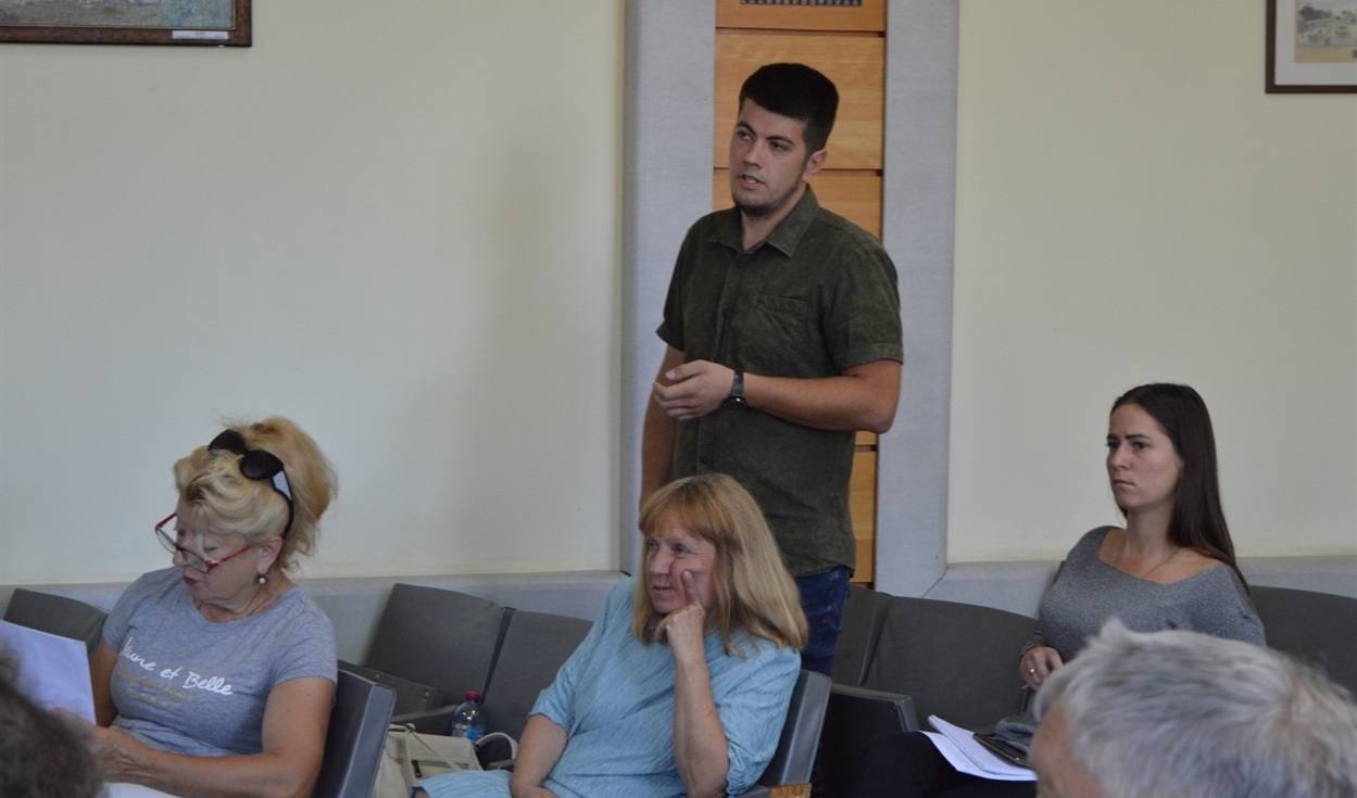 Делегат від вулиці Гулі Корольової розповідає чому люди не хочуть назвати вулицю запропоновану топонімічною комісією.