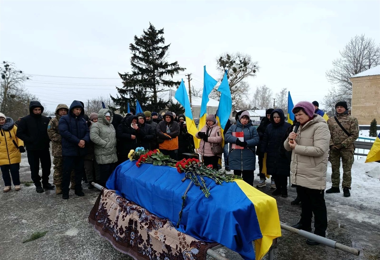 "Розумів машину навіть за звуком мотора": у Леляках попрощалися із Героєм Федором Гузеватим