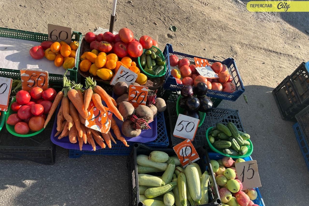 На базарі у Переяславі яблука «Білий налив» продавали по 20 грн, кукурудза подешевшала до 15 грн