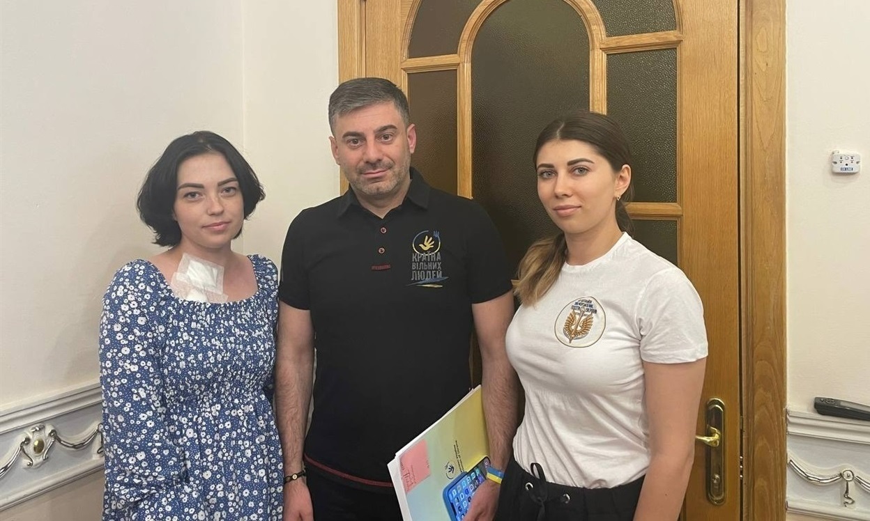 Ольга після хіміотерапії на зустрічі з омбудсманом Дмитром Лубінцем
