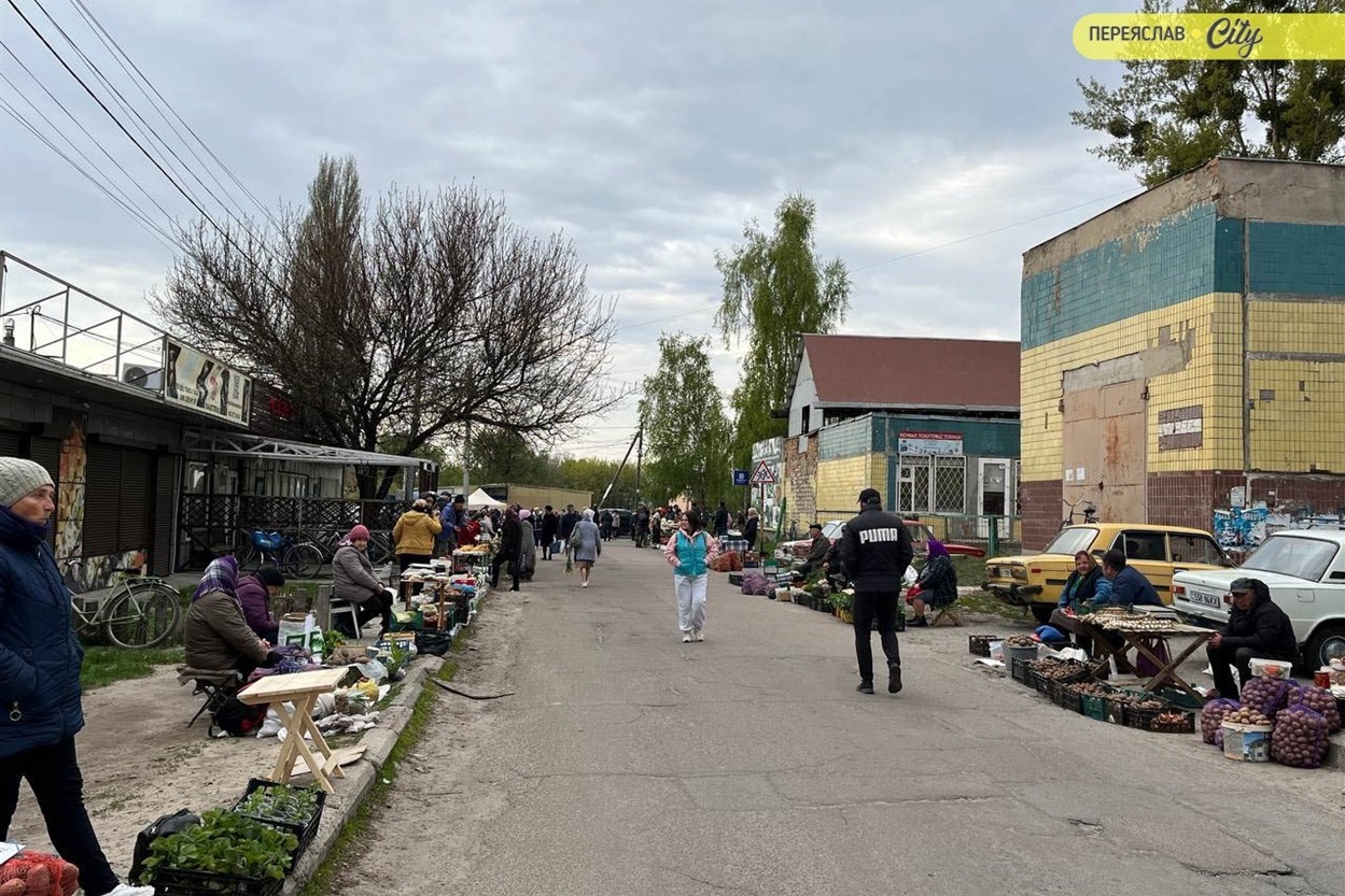 На базарі в Переяславі розсаду помідорів продають по 50-80 гривень, а капусту і перець по 70