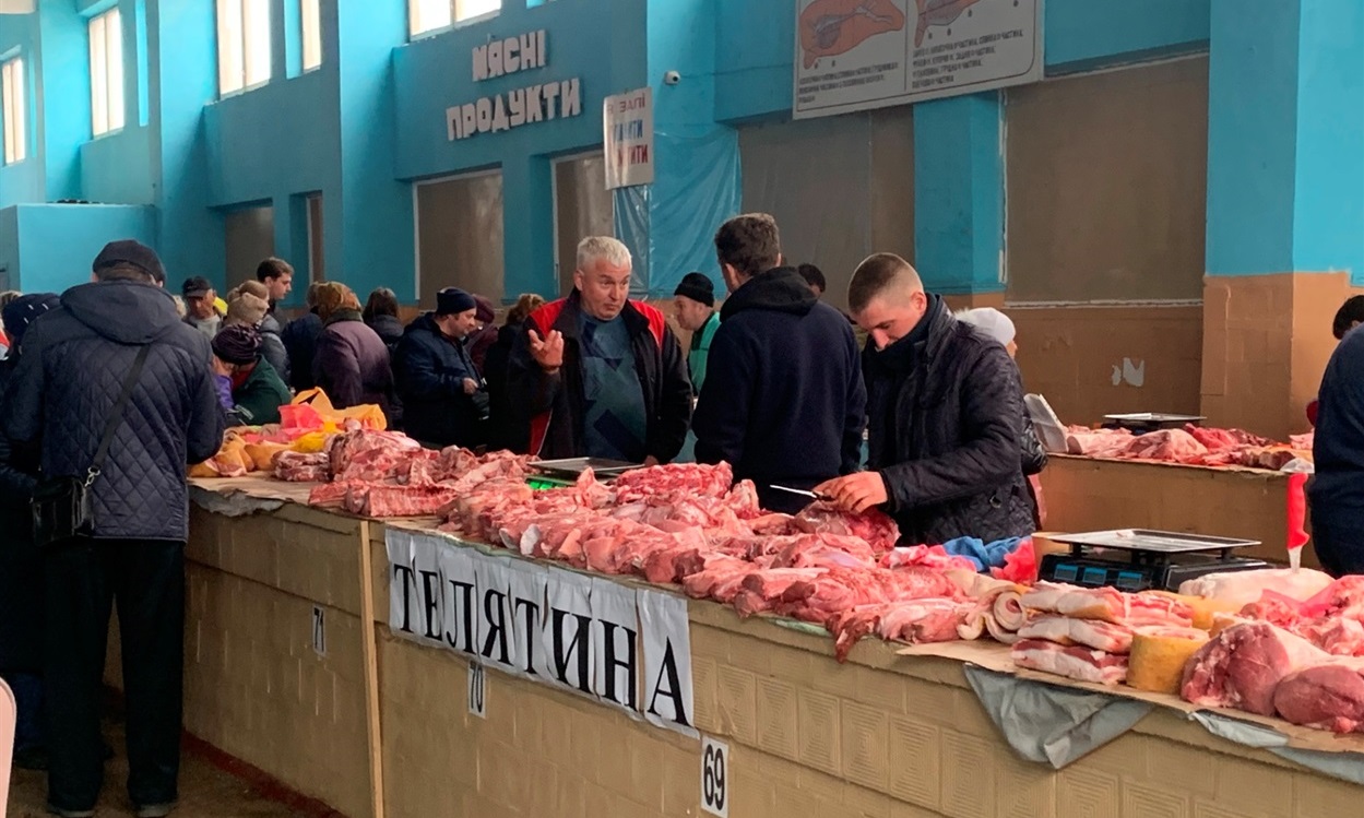 У м’ясному павільйоні телятину реалізовували в кількох місцях