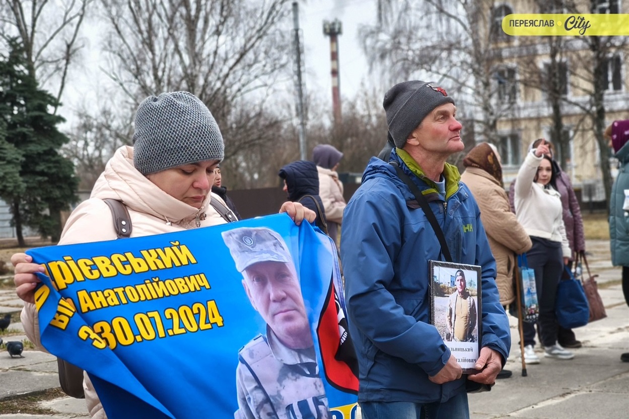​ ​​​​Хвилина мовчання та мовчазна акція нагадування родин зниклих безвісти, полонених та загиблих захисників. Переяслав, 21 березня 2026 р.​​​​ ​