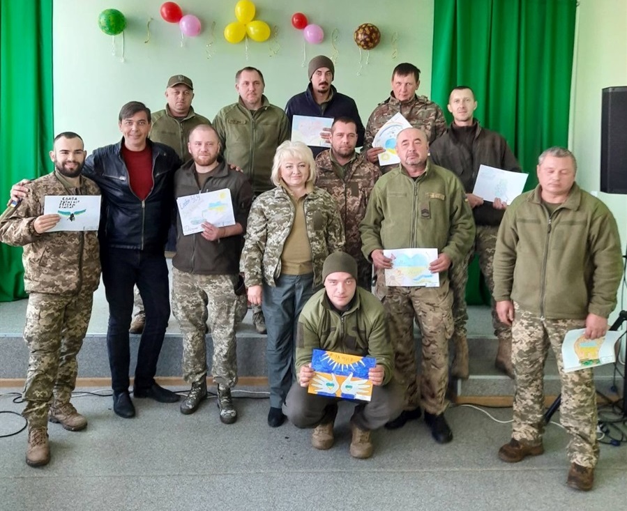 Зоя Тимченко своїми піснями підтримує українських захисників 