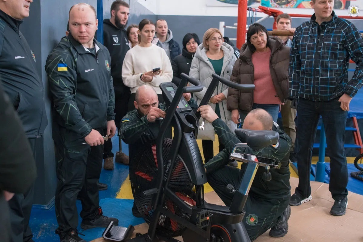 Команда ветеранів "Сильні Переяслава" отримала сучасні тренажери для підготовки до змагань