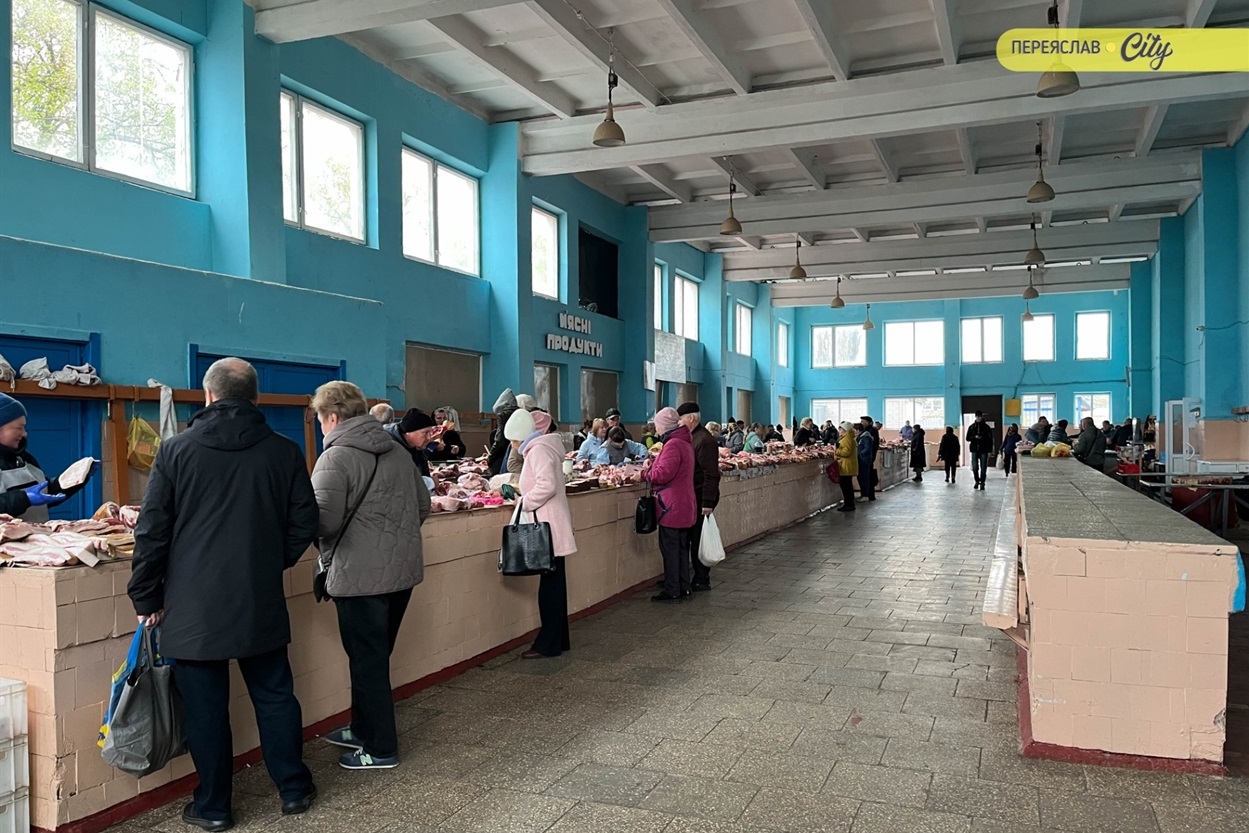 На базарі у Переяславі почали продавати розсаду огірків – по 25 гривень за рослину