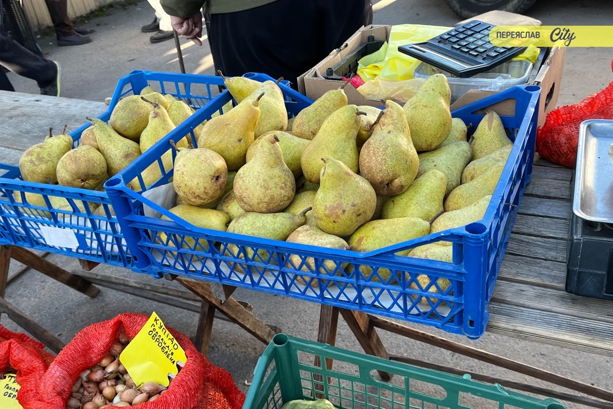 На базарі у Переяславі подорожчала курятина на 20 гривень, а свинячу підчеревину продавали по 380