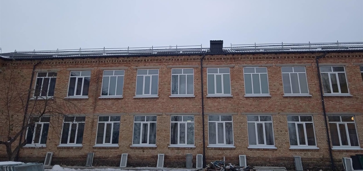 Десять нових вікон встановили в Єрківецькій гімназії