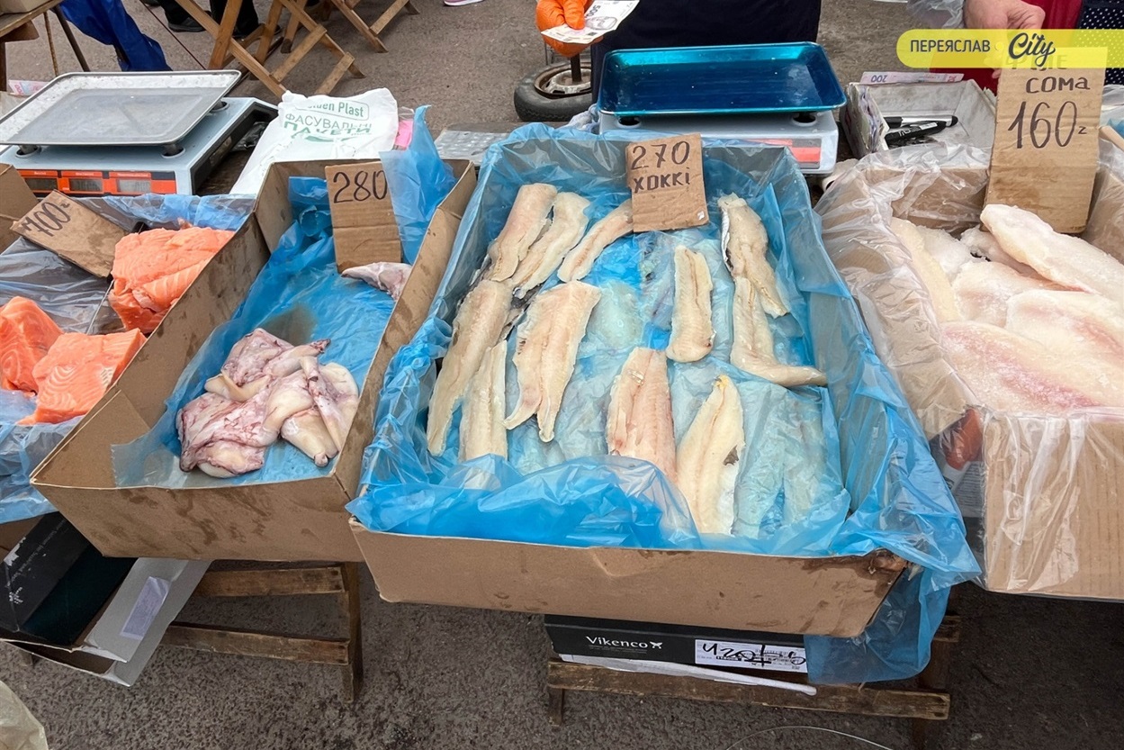 На базарі у Переяславі почали продавати розсаду огірків – по 25 гривень за рослину