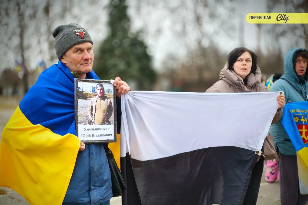 ​ ​​​​Хвилина мовчання та мовчазна акція нагадування родин зниклих безвісти, полонених та загиблих захисників. Переяслав, 21 березня 2026 р.​​​​ ​