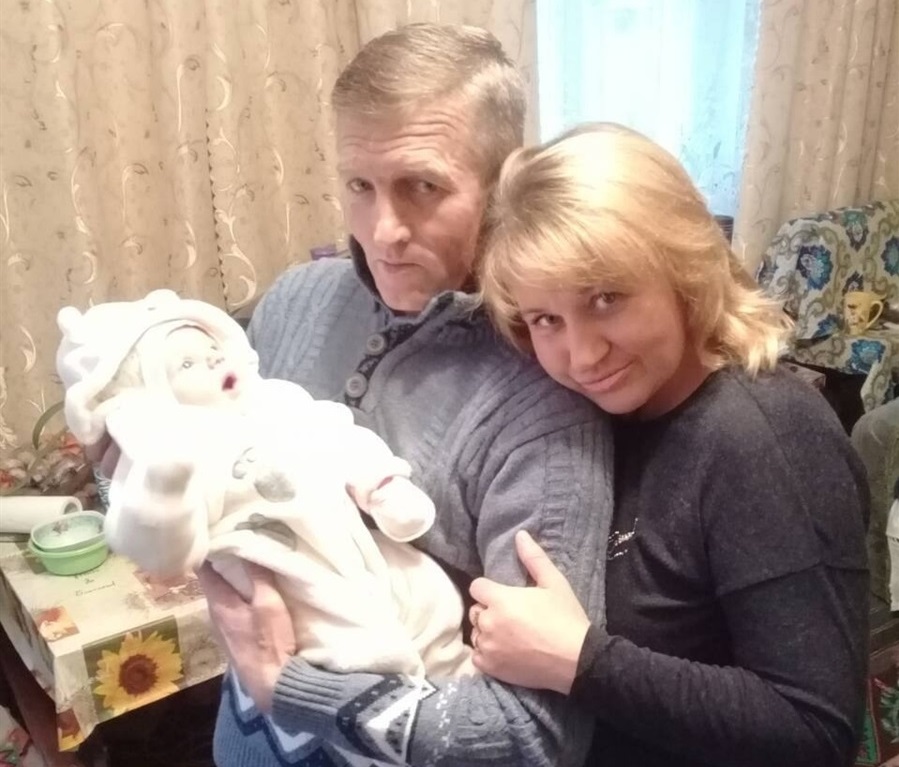 Дмитро обожнював і бавив маленьку онучку Аріну
