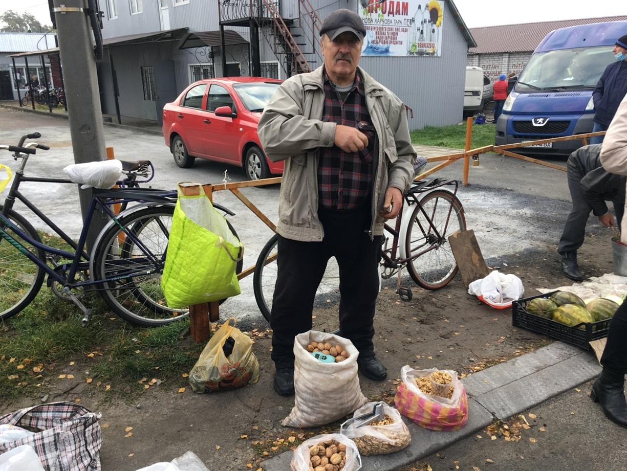 Нечищені горіхи – 40 гривень за кіло, ядра - 35 гривень за стакан