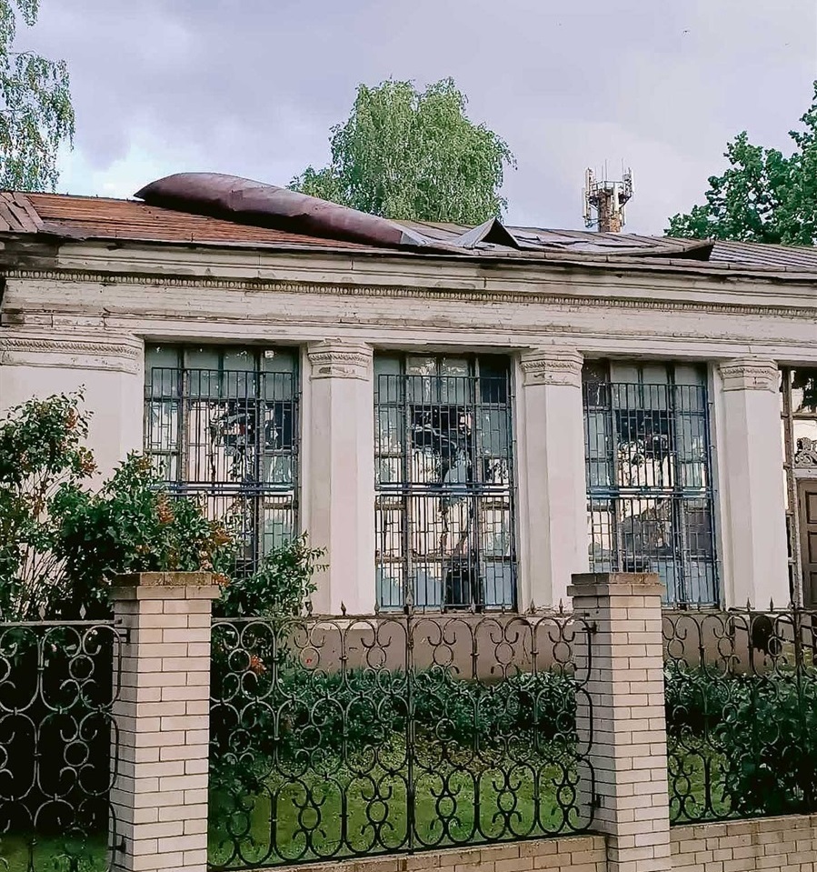 Не витримав буревію старий дах Археологічного музею 