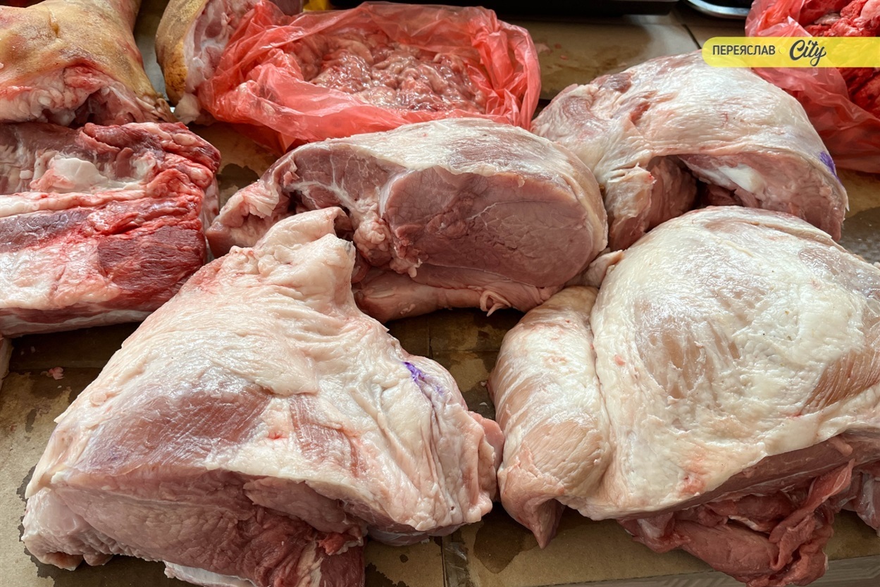 На базарі у Переяславі подорожчала курятина на 20 гривень, а свинячу підчеревину продавали по 380
