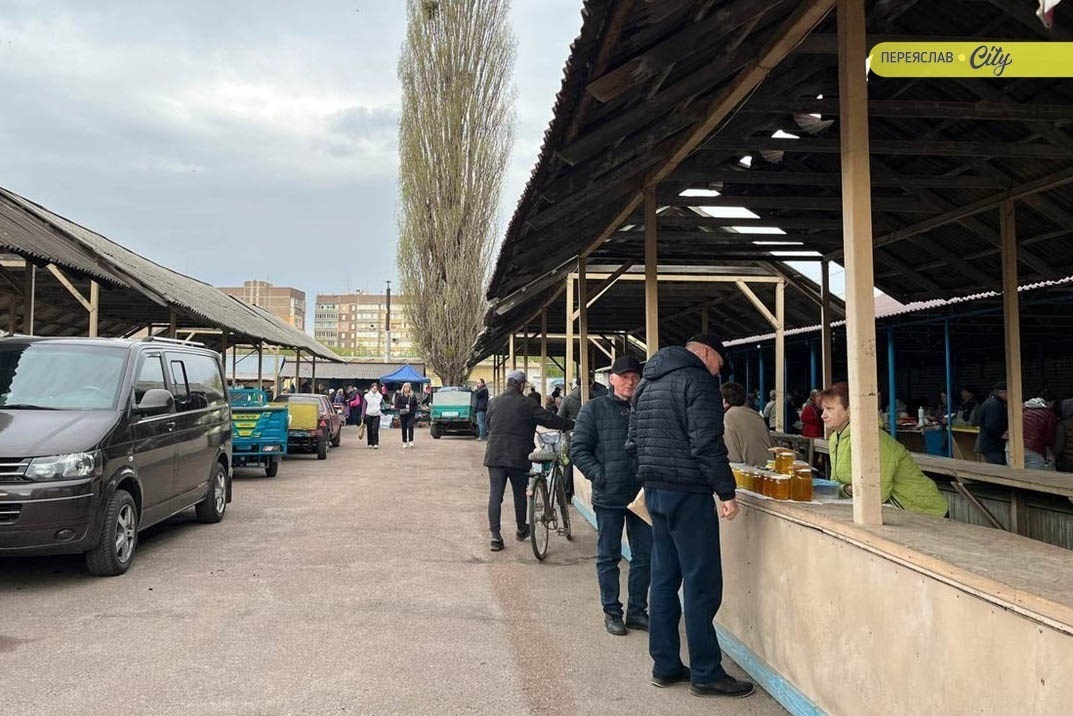 На базарі в Переяславі розсаду помідорів продають по 50-80 гривень, а капусту і перець по 70
