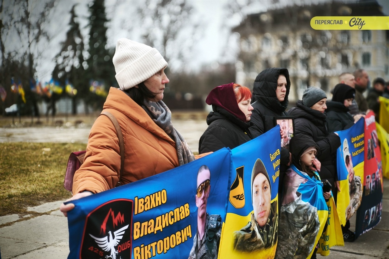 ​​​​Хвилина мовчання та мовчазна акція нагадування родин зниклих безвісти, полонених та загиблих захисників. Переяслав, 21 березня 2026 р.​​​​