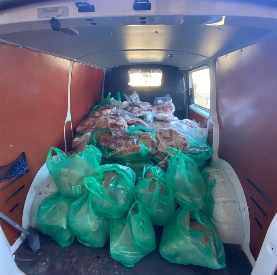 Для жителів окупованих міст волонтери скуповували в магазинах продукти оптом