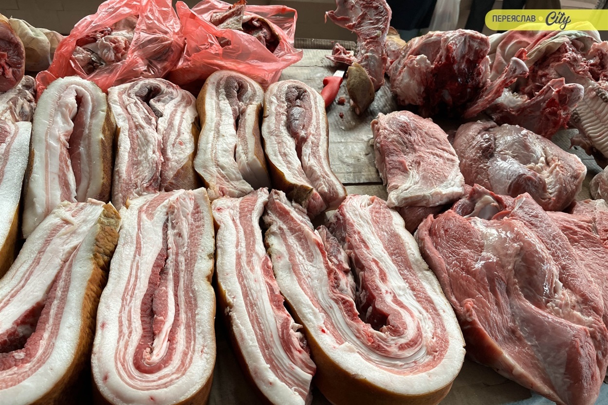 На базарі у Переяславі почали продавати розсаду огірків – по 25 гривень за рослину