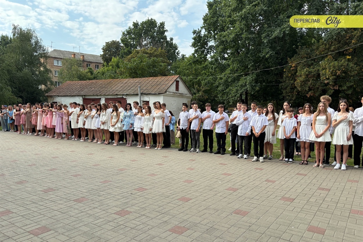 У Переяславі День знань розпочався з повітряної тривоги: як провели урочистості у двох гімназіях