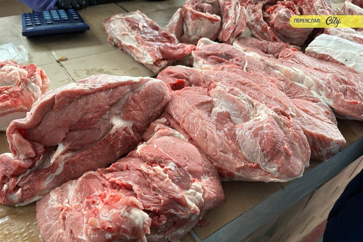 На базарі в Переяславі брали соняшникове насіння для синичок по 200 грн, значно здорожчало молозиво