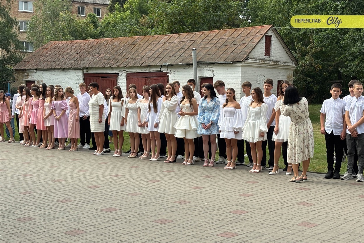 У Переяславі День знань розпочався з повітряної тривоги: як провели урочистості у двох гімназіях