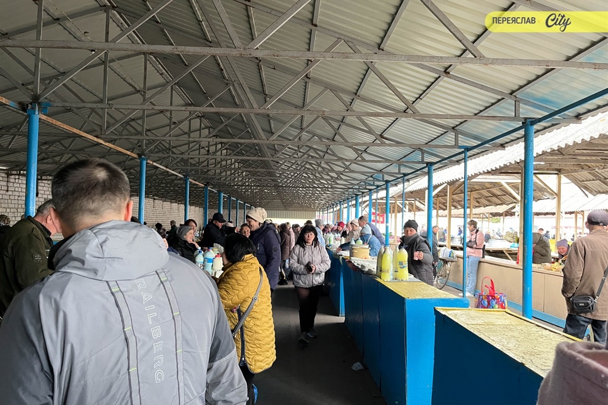 На базарі у Переяславі почали продавати розсаду огірків – по 25 гривень за рослину