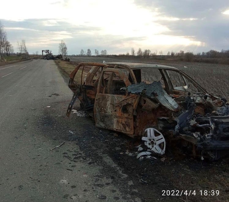 Автомобіль родини чернігівчан в упор розстріляли росіяни з танка 