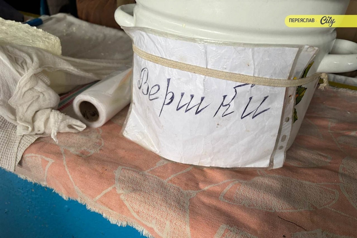 На базарі в Переяславі брали соняшникове насіння для синичок по 200 грн, значно здорожчало молозиво