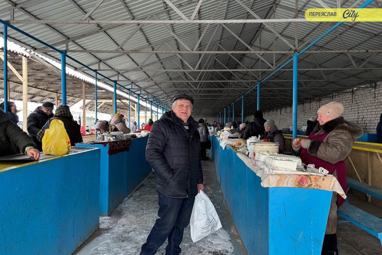 На базарі в Переяславі брали соняшникове насіння для синичок по 200 грн, значно здорожчало молозиво