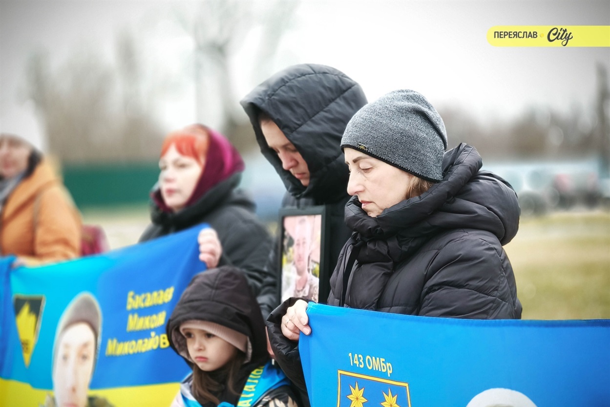​​Хвилина мовчання та мовчазна акція нагадування родин зниклих безвісти, полонених та загиблих захисників. Переяслав, 21 березня 2026 р.​​