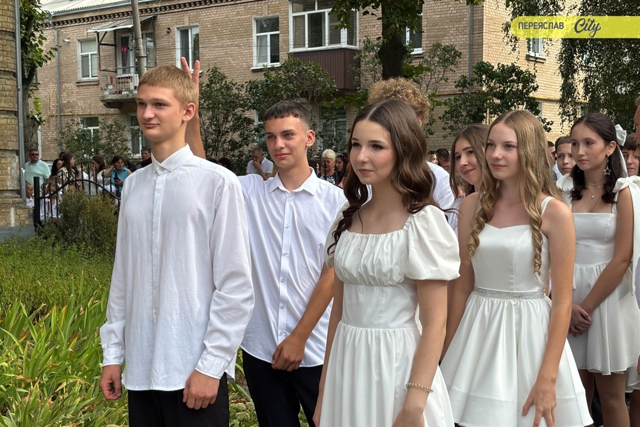 У Переяславі День знань розпочався з повітряної тривоги: як провели урочистості у двох гімназіях