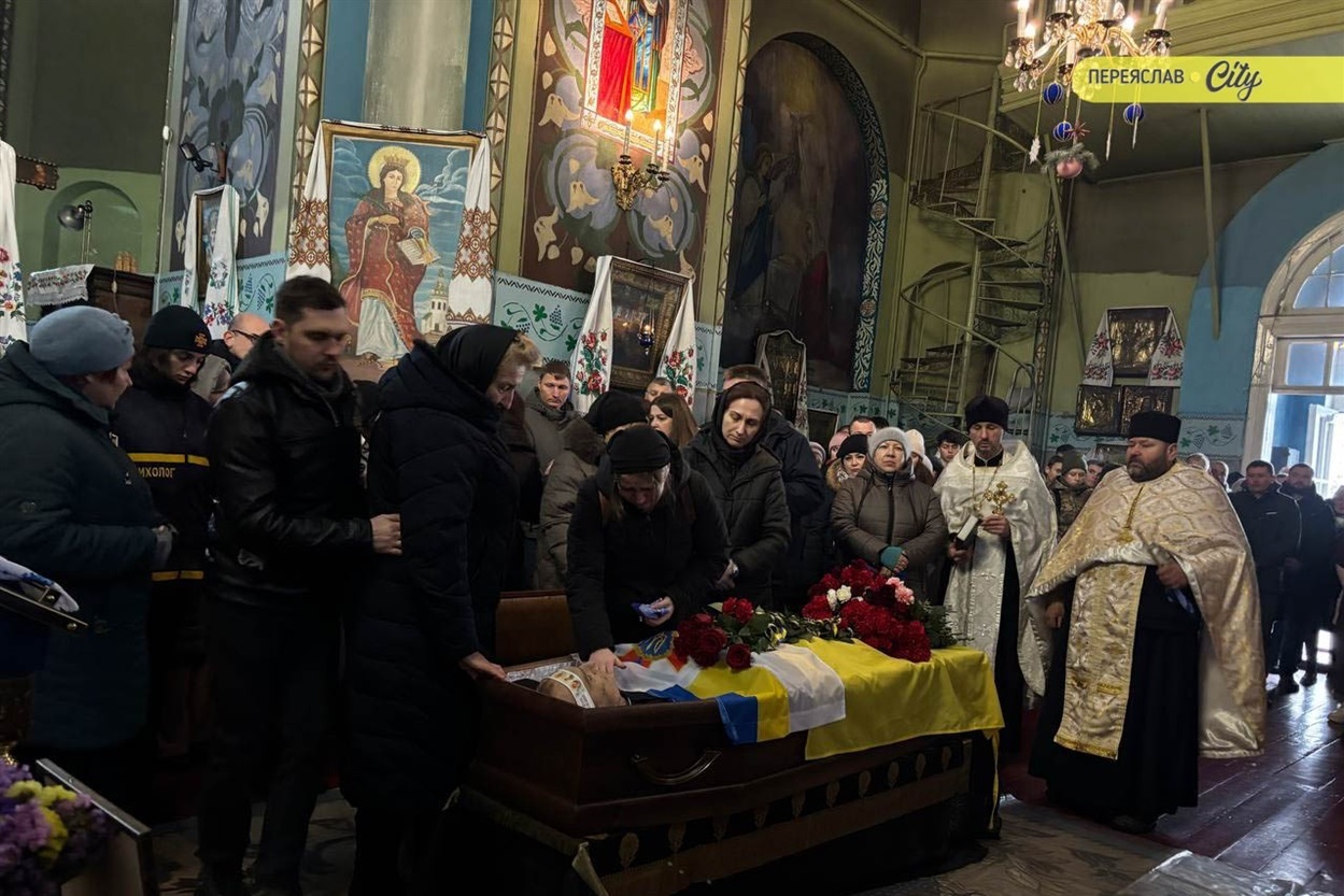 Рятувальника Олександра Зіброва поховали в рідному Переяславі під звуки сирени пожежних машин