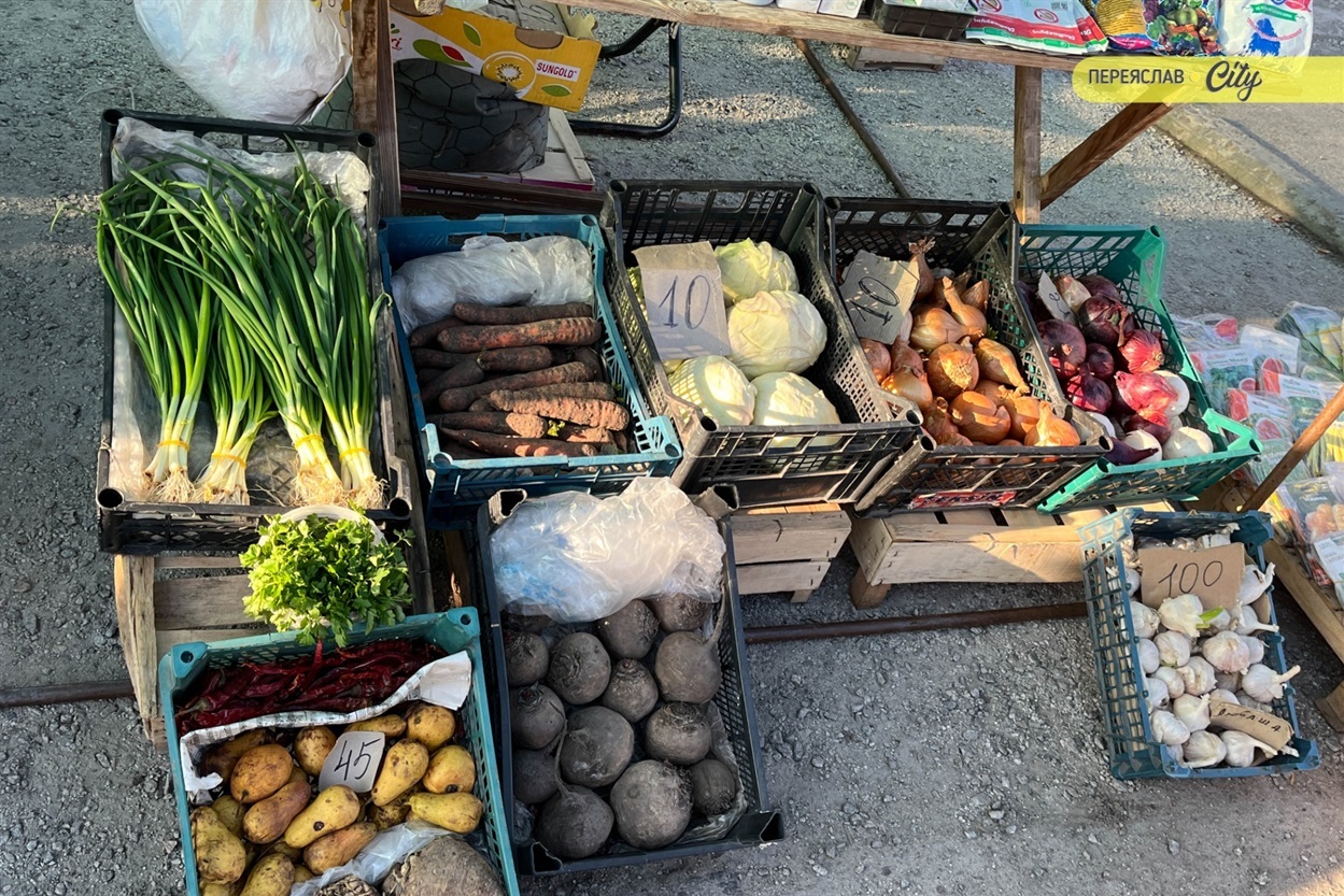 На базарі у Переяславі подорожчала курятина на 20 гривень, а свинячу підчеревину продавали по 380