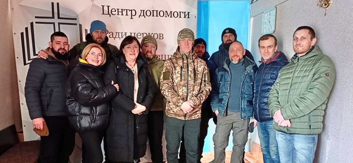 Людмила Шинкар та Юлія Мурзаєва з ветеранами та благодійниками 