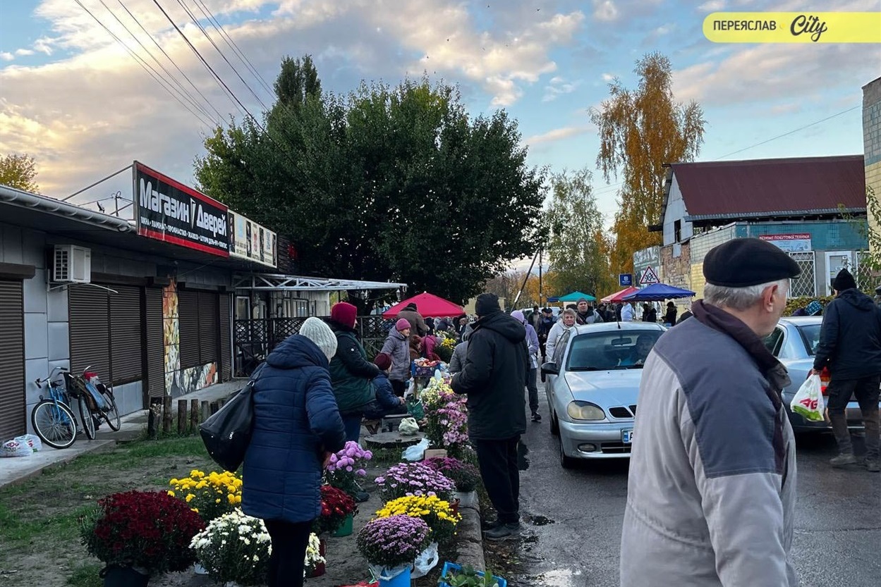 На базарі у Переяславі продавали незвичайний перець "Дзвіночок" по 50 грн, а чилі по 1 грн