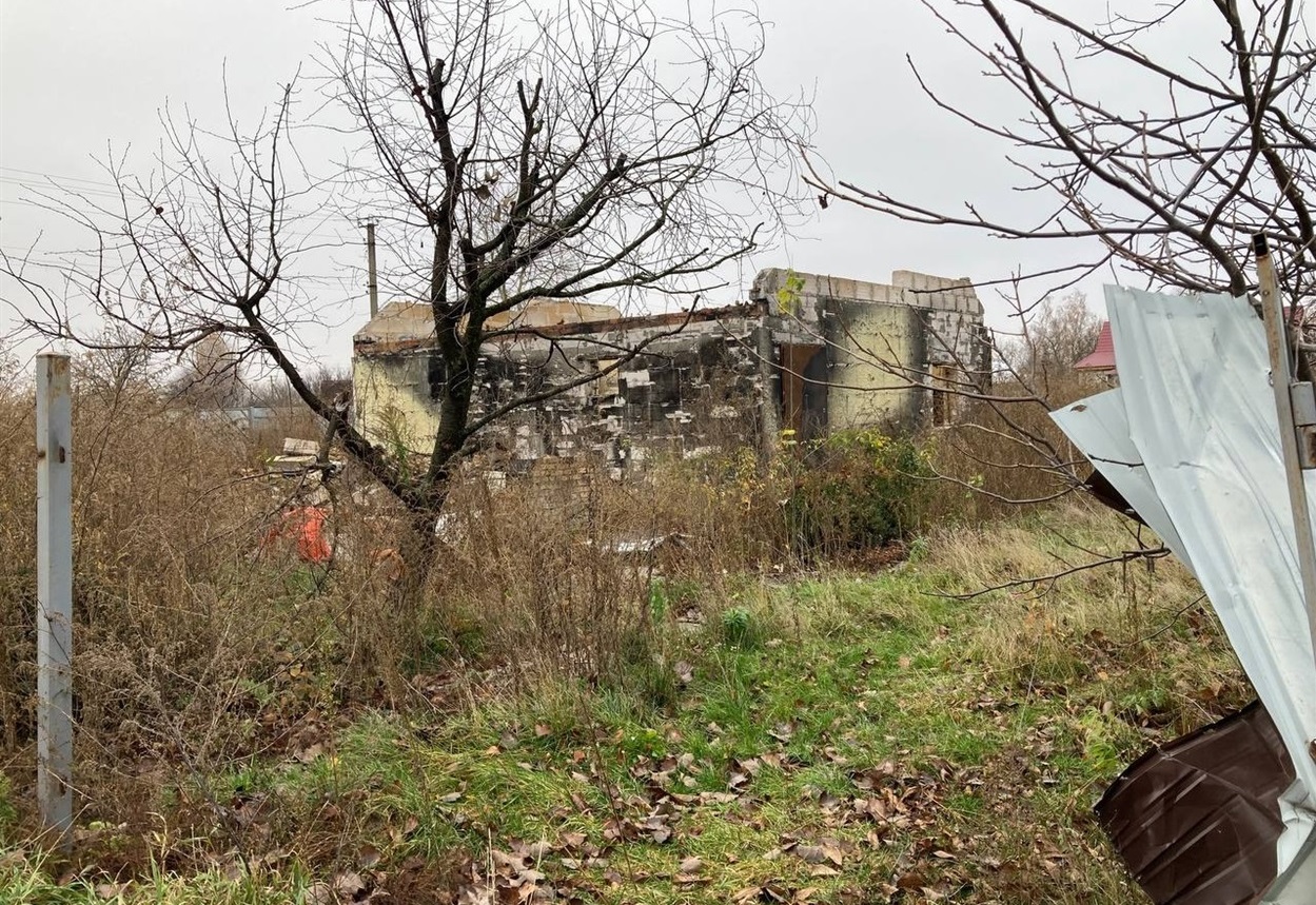 Жителька Перемоги згоріла у власному будинку після влучання снаряду