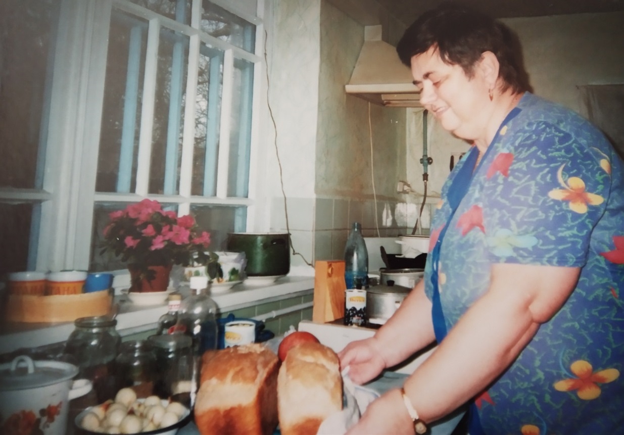 Марія Репа сама давно пече  хліб 