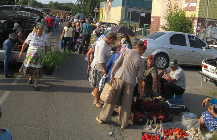 На базарі було людно