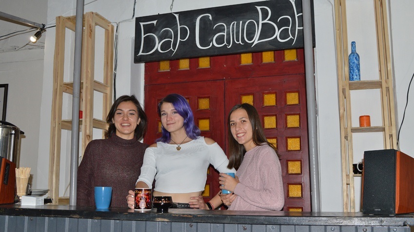 На відкритті пригощали чаєм і смаколиками