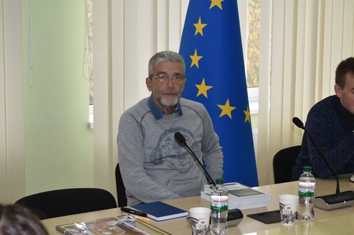 "Сходив із Василиною на вечірнє та ранкове доїння"
