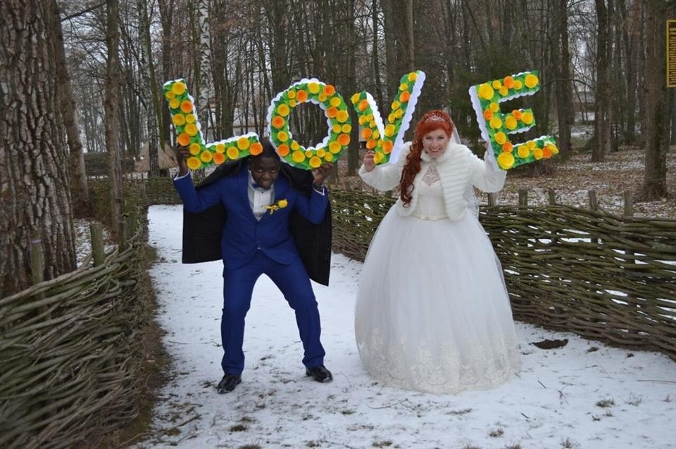 Патріс та Ірина зробили весільну фотосесію в музеї просто неба 