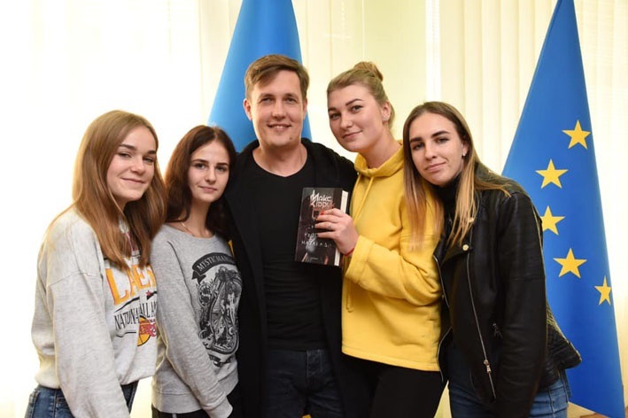 Традиційно на презентацію прийшло багато дівчат