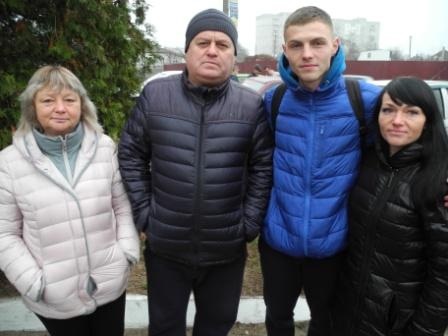 Родина Бурлаків проводжає свого призовника Дмитра