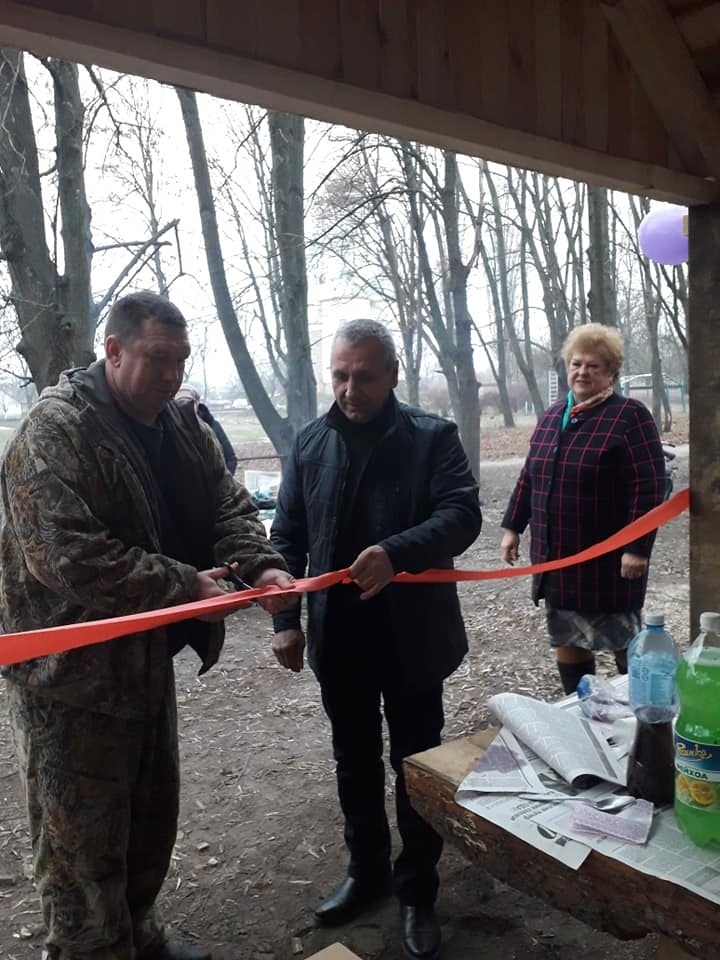 Микола Швець та Віктор Хаба перерізають стрічку