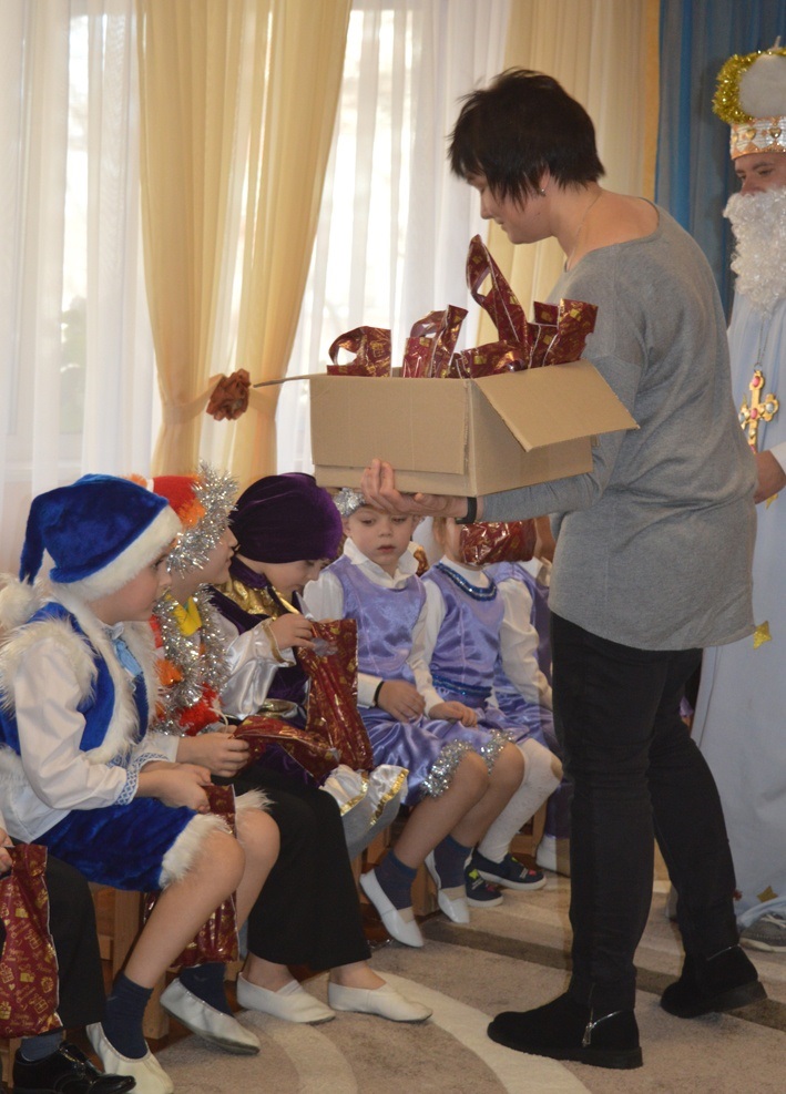Подарунки від благодійників