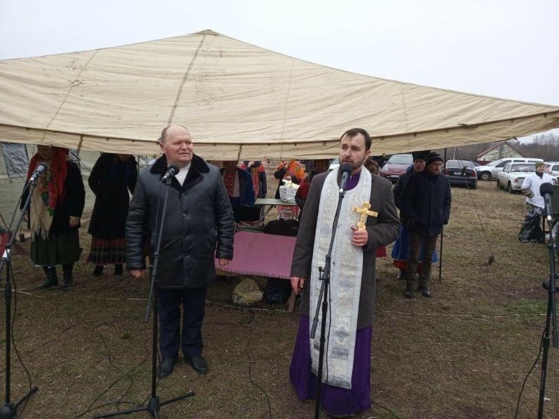 Тимофій Девко та Дмитро Волошин вітають громаду Дівичок зі святом Хрещення Господнього