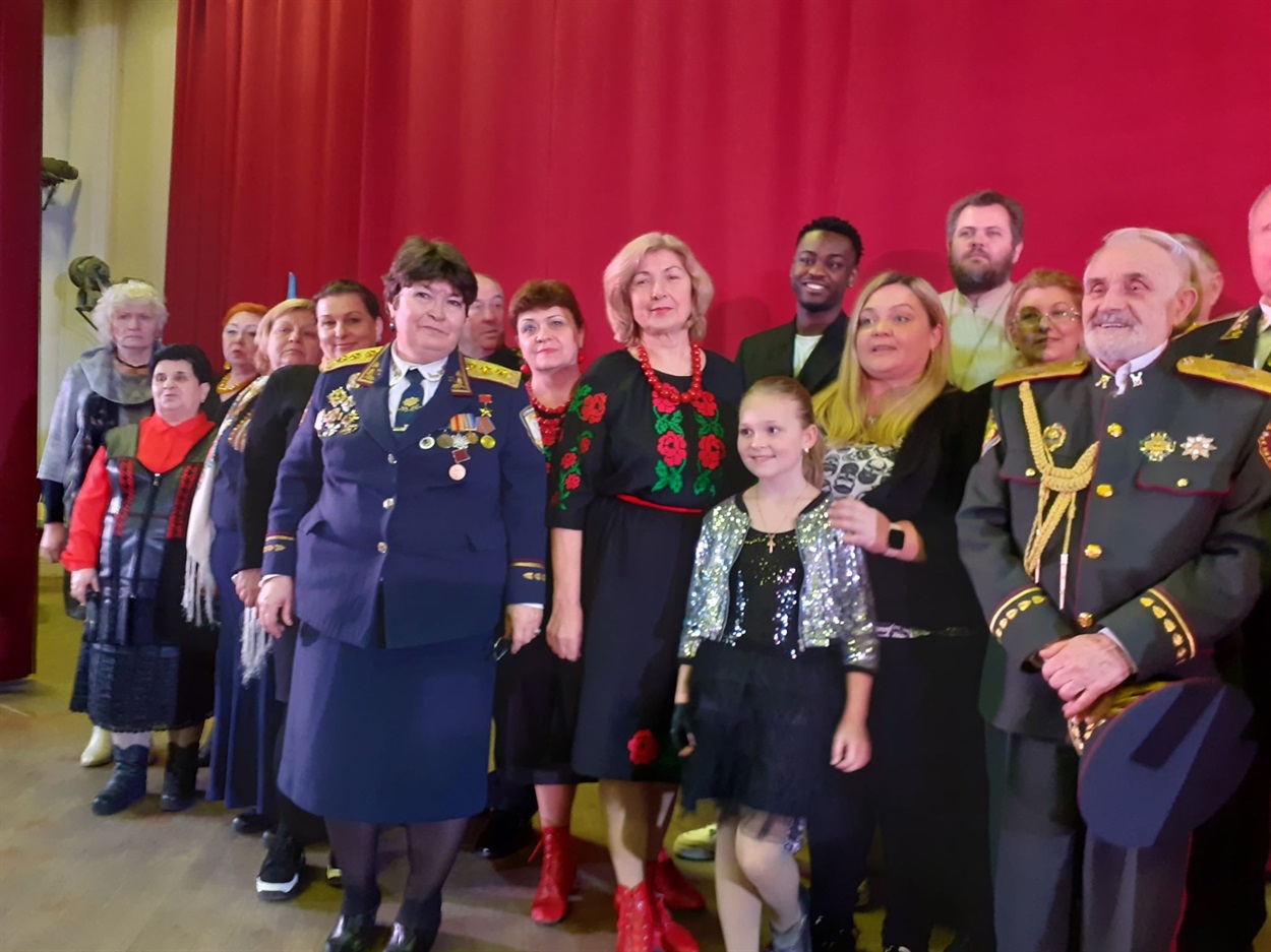 Ніна Антонова із учасниками концерту-реквієм до Дня Героїв Небесної Сотні