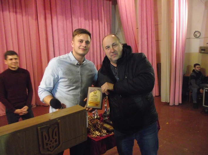 Подяку федерації отримує Володимир Левченко