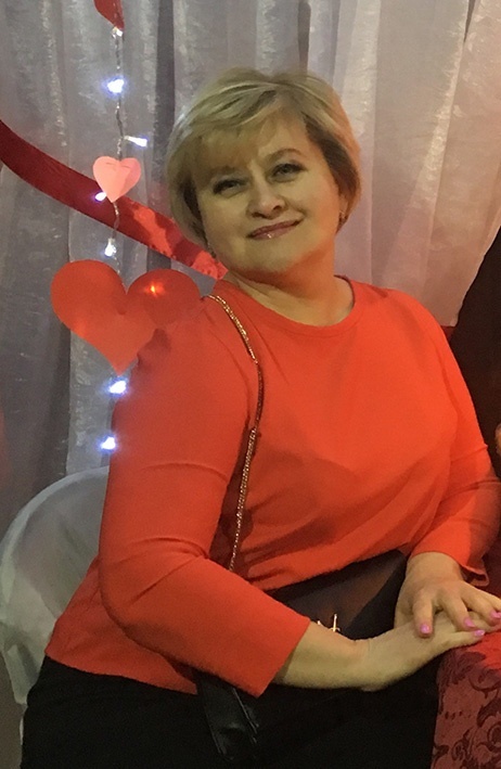 Світлана Коломієць (51 рік) – психолог, психотерапевт, арттерапевт, поліграфолог, голова ГО «Інститут підтримки громадських ініціатив», член Української Спілки Психотерапевтів.